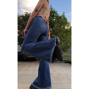 Top Size: Small(33in. bust) Jean Size: 0small (34in. hips) Boot Size: 6